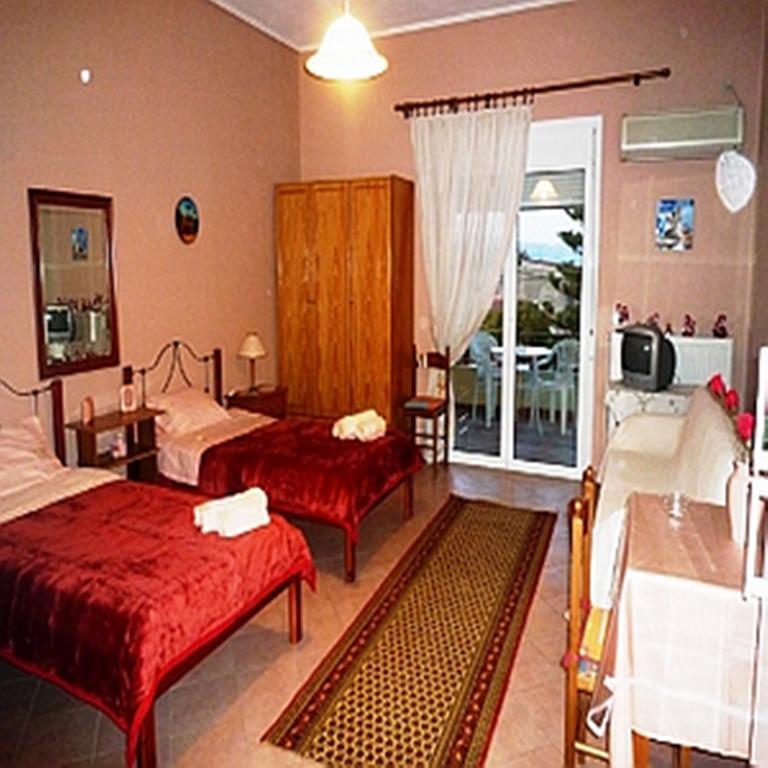 Kleidas Apartments Thymiana Room photo